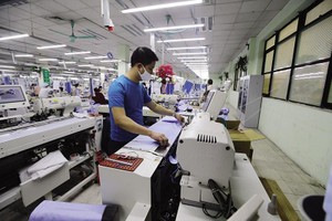 Doanh nghiệp đang có đơn hàng sản xuất, kinh doanh tốt, có đóng góp trong phát triển kinh tế nên được ưu tiên hỗ trợ. Ảnh: Đức Thanh