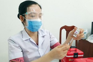 Vắc xin phòng COVID-19 AstraZeneca tiêm cho các đối tượng ưu tiên tại Đồng Nai.