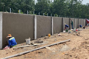 Thi công hạng mục tường rào sân bay Long Thành.
