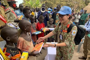 [Megastory] Sứ giả của hòa bình, chương 2: Cô Tấm dịu dàng và Bông Hồng Thép mạnh mẽ