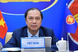 Thứ trưởng Bộ Ngoại giao Nguyễn Quốc Dũng, Trưởng SOM ASEAN Việt Nam tham dự cuộc họp Quan chức cao cấp ASEAN-EU (Ảnh: BNG)