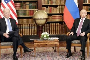 Tổng thống Mỹ Joe Biden gặp Tổng thống Nga Vladimir Putin tại Geneva vào ngày 16/6/2021. Ảnh: AFP