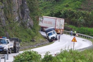 Một đoạn đèo Thung Khe, Quốc lộ 6.