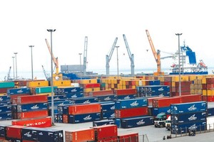 Nhiều năm nay, doanh nghiệp logistics Việt vẫn đang “lép vế” so với các doanh nghiệp ngoại.