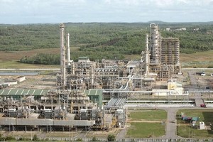 Nhà nước đang muốn thoái vốn, BSR đang cần thêm vốn và cần nâng cấp quản trị, còn các nhà đầu tư tư nhân cũng đang rất sẵn sàng tham gia “làm chủ” một doanh nghiệp tốt như BSR. Trong ảnh: Nhà máy Lọc dầu Dung Quất. Ảnh: Đ.T