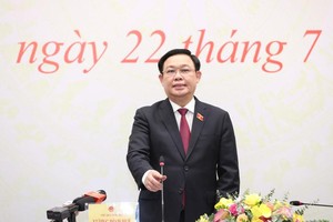 Chủ tịch Quốc hội Vương Đình Huệ chủ trì cuộc gặp mặt (Ảnh Duy Linh).