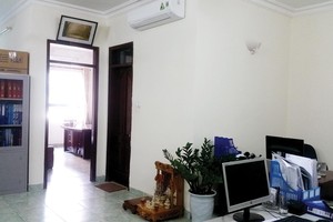 Một căn hộ diện tích 65 m2 được sử dụng làm văn phòng. Ảnh: Việt Dương