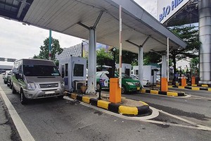 Tháng 4/2021, hệ thống kiểm soát xe ô tô ra, vào các nhà ga cảng hàng không theo thời gian đã hoàn thành. Ảnh: A.M