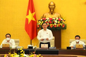 Chủ tịch Quốc hội Vương Đình Huệ phát biểu khai mạc phiên họp.