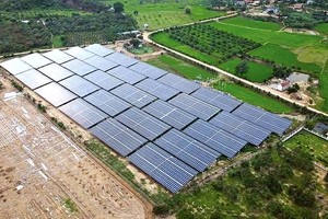 Các dự án điện mặt trời mái nhà nở rộ trong thời gian qua, đi kèm không ít bất cập ảnh: nhiệt băng