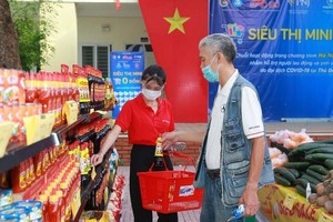 Siêu thị mini 0 đồng hỗ trợ người dân mùa dịch tại Hà Nội