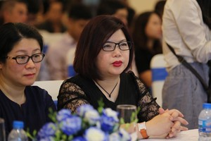 Bà Hoa Giang (bên phải) tại Đại hội cổ đông thường niên năm 2019 của FPT Retail (Ảnh tư liệu).