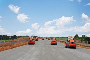 Công trình thi công tuyến cao tốc Trung Lương - Mỹ Thuận