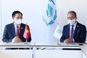 Chủ tịch Quốc hội Vương Đình Huệ gặp Chủ tịch Liên minh Nghị viện thế giới (IPU) Duarta Pacheco.