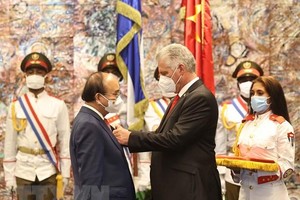 Cuba tặng Huân chương José Marti cho Chủ tịch nước Nguyễn Xuân Phúc