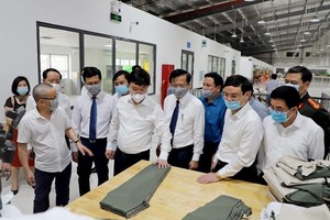 Lãnh đạo tỉnh Nghệ An thăm, động viên và tháo gỡ khó khăn do ảnh hưởng dịch Covid-19 cho doanh nghiệp dệt may trên địa bàn