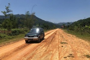 Một đoạn Dự án đường nối Quốc lộ 34B (Quốc lộ 4A) với Quốc lộ 3 (tránh Tp. Cao Bằng) thi công dang dở.