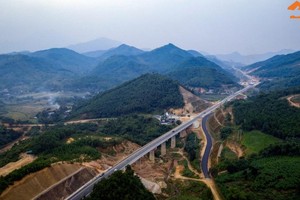 Một đoạn tuyến Hòa Lạc - Hòa Bình 2 làn xe hiện hữu.