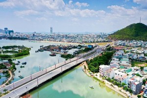 TP Quy Nhơn, Bình Định - nhìn từ phía Đông sang. Ảnh Nguyễn Dũng