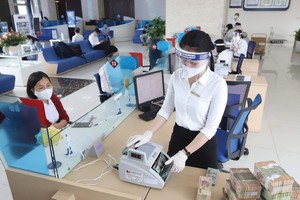 Các ngân hàng lo ngại rủi ro gia tăng khi hỗ trợ lãi suất cho các doanh nghiệp gặp khó khăn vì dịch Covid-19