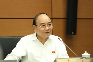 Chủ tịch nước Nguyễn Xuân Phúc chia sẻ "tôi là một trong những người đầu tiên đề nghị Bộ Chính trị, Quốc hội, Chính phủ chưa nâng lương đợt này để phù hợp với lòng dân". 