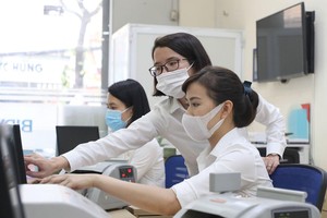 Nhiều ngân hàng tăng thu nhập cho nhân viên, nhưng cũng có ngân hàng điều chỉnh giảm