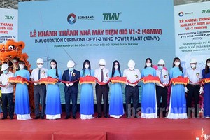 Lễ khánh thành Dự án điện gió V1-2 (ảnh: Báo Trà Vinh online)