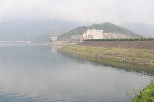 Hồ Thuỷ điện Hoà Bình ngày 2/11/2021 thiếu khoảng 6,1 mét so với mực nước dâng bình thường