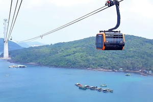 Cáp treo từ thị trấn An Thới ra Hòn Thơm (Phú Quốc)