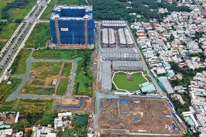 Nhiều dự án đình đốn vì vướng thủ tục pháp lý. Trong ảnh: Dự án Green Star Sky Garden (TP.HCM) chỉ vừa được thi công trở lại