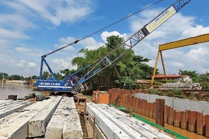 Bình Dương đang tập trung nâng cao chất lượng giải ngân các dự án đầu tư công. Trong ảnh: Dự án kè sông Đồng Nai