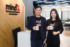 Tùng Nguyễn, Hà Nguyễn tại văn phòng MindX ở Hà Nội (Nguồn: DNCC).