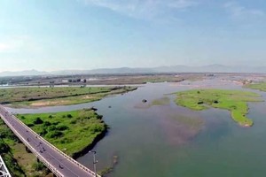 Sông Ba đoạn chảy qua cầu Đà Rằng, TP Tuy Hòa (Phú Yên).