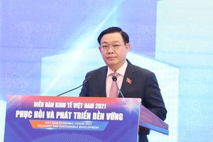 Chủ tịch Quốc hội Vương Đình Huệ phát biểu bế mạc Diễn đàn Kinh tế Việt Nam 2021. (Ảnh : Duy Linh).