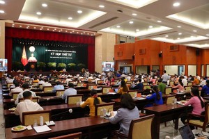 Dù dịch bệnh nhưng TP.HCM đã nỗ lực thu ngân sách ước tính đạt 99,22% dự toán năm (ảnh: Trọng Tín)