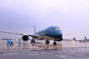 Chuyến bay thẳng của Vietnam Airlines từ San Francisco (Mỹ) hạ cánh xuống sân bay Đà Nẵng hôm 1/12/2021.