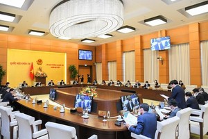 Toàn cảnh phiên họp chiều 21/12 của Uỷ ban Thường vụ Quốc hội.