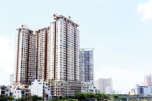 Nhiều doanh nghiệp địa ốc đang đẩy mạnh huy động vốn trái phiếu khi “giờ G” đến gần. Ảnh: Lê Toàn 