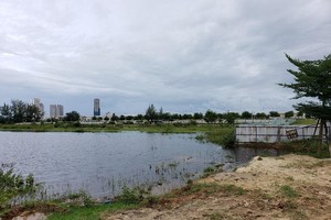 Hạ tầng "chắp vá" tại các dự án do Công ty cổ phần Bách Đạt An làm chủ đầu tư ở Khu đô thị mới Điện Nam - Điện Ngọc. Ảnh: Nhiệt Băng