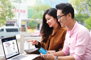 Công nghệ số hóa có tính hấp dẫn khó cưỡng, kể cả với người dùng dịch vụ ngân hàng. Ảnh: Dũng Minh 