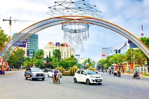 Đại lộ Hòa Bình (quận Ninh Kiều) trung tâm của TP. Cần Thơ, điểm đến của các dự án thương mại, dịch vụ. Ảnh: Huy Tự