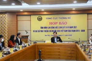 Tổng cục Thống kê cho biết, thị trường lao động quý IV/2021 khởi sắc hơn quý trước, nhưng vẫn sụt giảm mạnh so với cùng kỳ năm 2020.