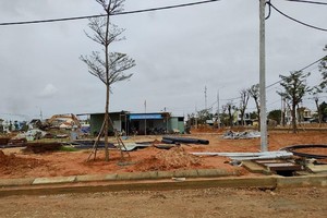 Dự án Khu phố chợ Chiên Đàn, huyện Phú Ninh, tỉnh Quảng Nam đang thi công hạ tầng, san nền.