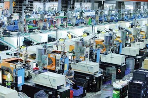 Nhiều điều kiện kinh doanh can thiệp quá mức vào hoạt động sản xuất, kinh doanh của doanh nghiệp đã được bãi bỏ hoặc đơn giản hóa Ảnh: Đ.T