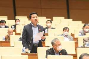 Đại biểu Ngô Trung Thành phát biểu tại đầu cầu Diên Hồng.