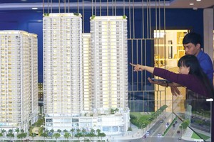 Giá chung cư tăng cao khiến người dân khó tiếp cận. Ảnh: Dũng Minh 