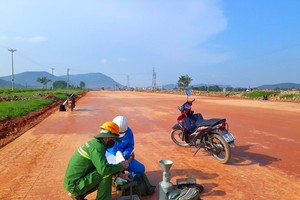 Thi công cao tốc Bắc - Nam đoạn Mai Sơn - Quốc lộ 45.