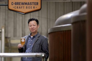 Nghệ nhân nấu bia Nguyễn Văn Cường.