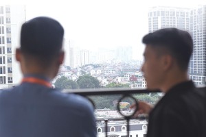 Covid làm giảm thu nhập, trong khi giá nhà tăng, khiến giấc mơ có nhà ngày càng xa tầm với của nhiều người. Ảnh: Dũng Minh