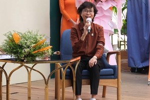 Julie Đặng chia sẻ tại buổi ra mắt quyển sách đầu tiên về cảm quan cà phê tại Việt Nam (Nguồn: VBS).